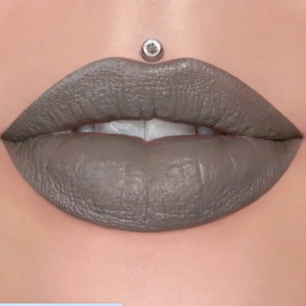 "Grave Digger" Jeffree Star Cosmetics Velvet Trap Lipstick New In Box